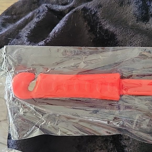 🆕️ Car safety hammer, 2in1 Escape Tool with Window Breaker and Seat belt cutter - Picture 2 of 5